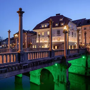 Zlata Ladjica Boutique Ljubljana