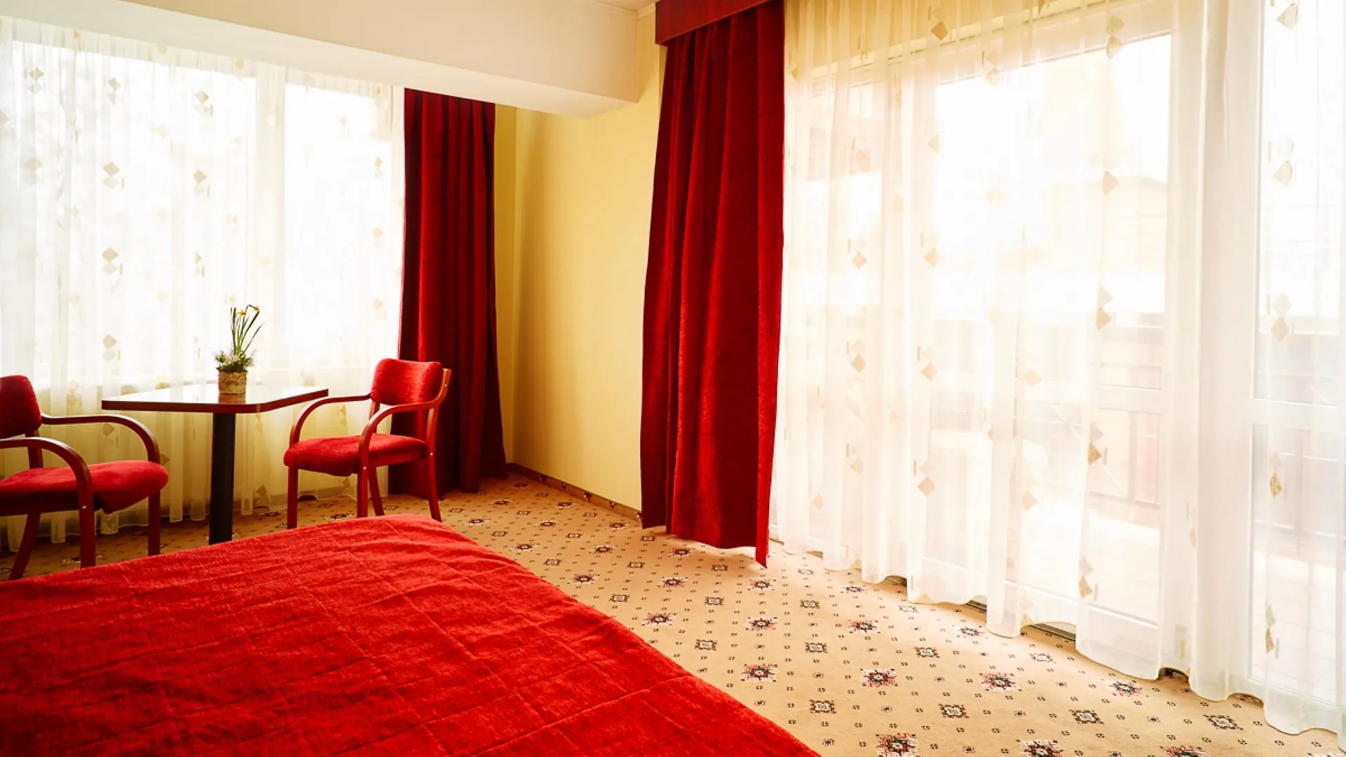 Caro Hotel Bucharest 4*,